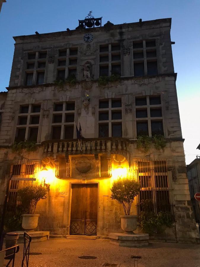 Charmant Appartement Au Coeur De Тараскон Экстерьер фото